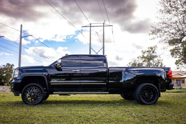 2019 GMC Sierra 3500HD Denali Crew Cab 4x4 - Image 8