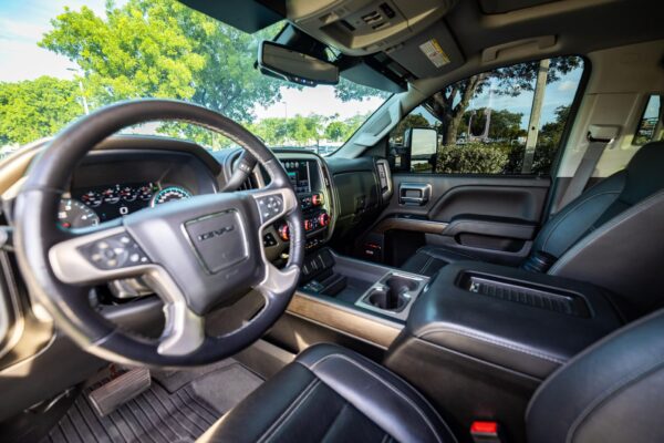 2019 GMC Sierra 3500HD Denali Crew Cab 4x4 - Image 18