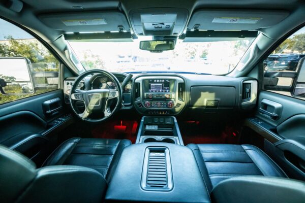 2019 GMC Sierra 3500HD Denali Crew Cab 4x4 - Image 9