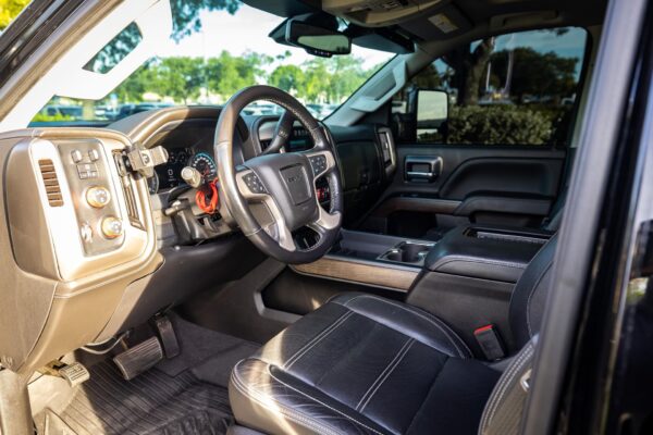 2019 GMC Sierra 3500HD Denali Crew Cab 4x4 - Image 17