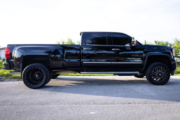 2019 GMC Sierra 3500HD Denali Crew Cab 4x4 - Image 3