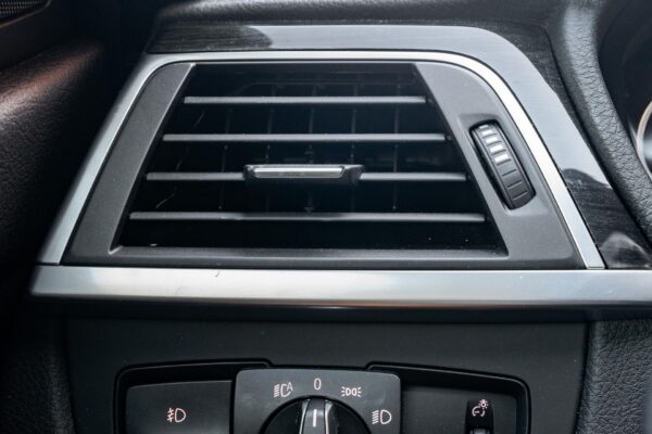 2015 BMW 328i xDrive Sports Wagon - Image 22