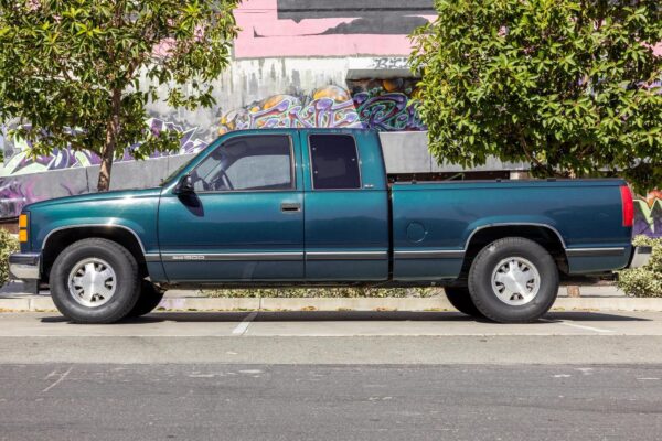 1997 GMC Sierra 1500 SLE - Image 3