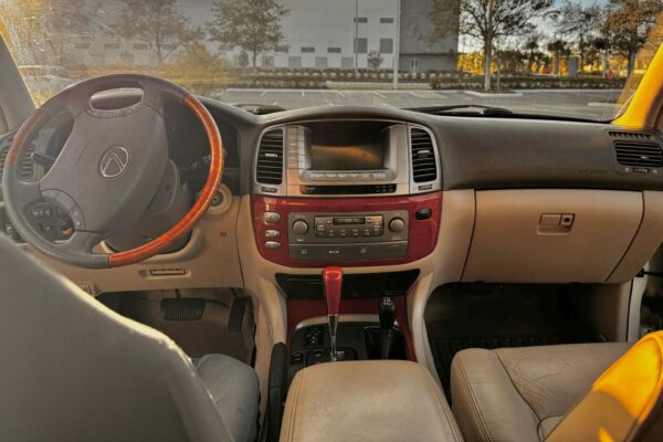 2004 Lexus LX 470 - Image 12