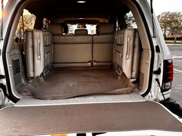 2004 Lexus LX 470 - Image 8