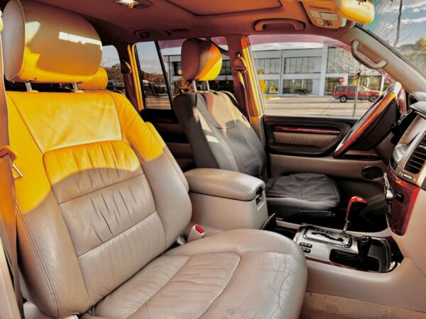 2004 Lexus LX 470 - Image 11