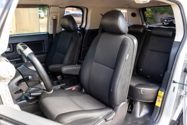 2007 Toyota FJ Cruiser - Image 13