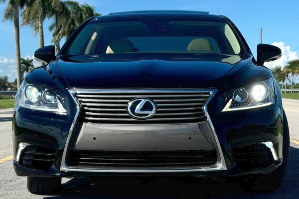 2017 Lexus LS 460 - Image 18