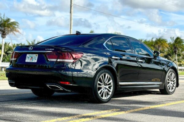 2017 Lexus LS 460 - Image 16