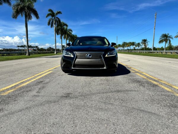 2017 Lexus LS 460 - Image 14