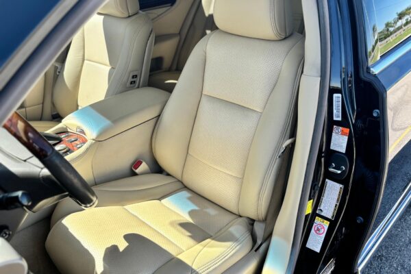 2017 Lexus LS 460 - Image 9