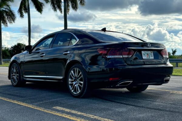 2017 Lexus LS 460 - Image 15