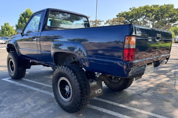 1984 Toyota Pickup 4x4 - Image 4