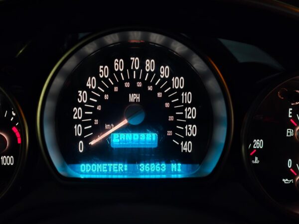 2004 Chevrolet SSR - Image 10