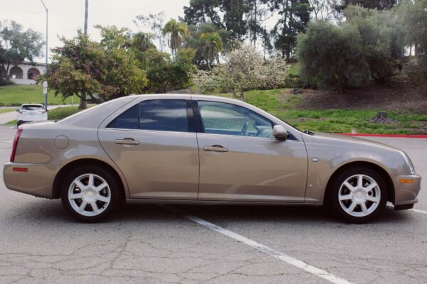 2006 Cadillac STS - Image 10