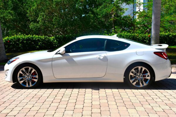 2013 Hyundai Genesis Coupe 3.8 R-Spec - Image 3
