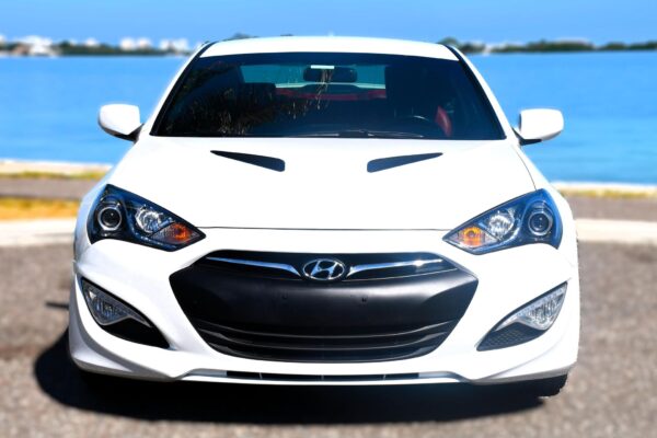 2013 Hyundai Genesis Coupe 3.8 R-Spec - Image 2