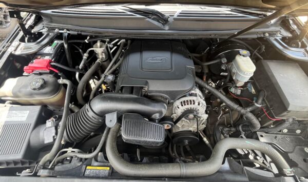 2010 Cadillac Escalade - Image 5