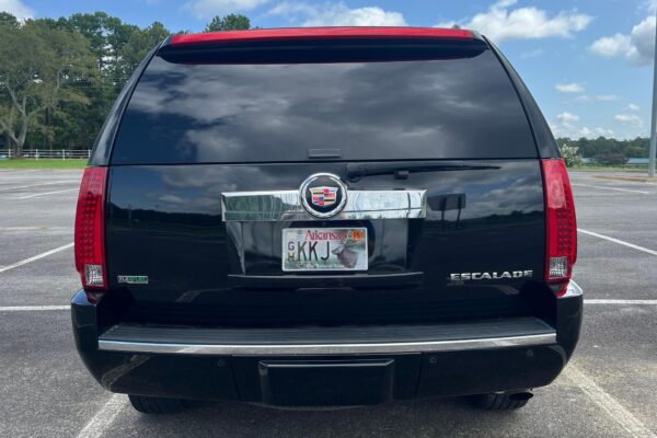 2010 Cadillac Escalade - Image 12