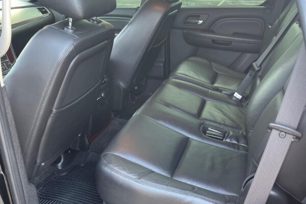 2010 Cadillac Escalade - Image 7