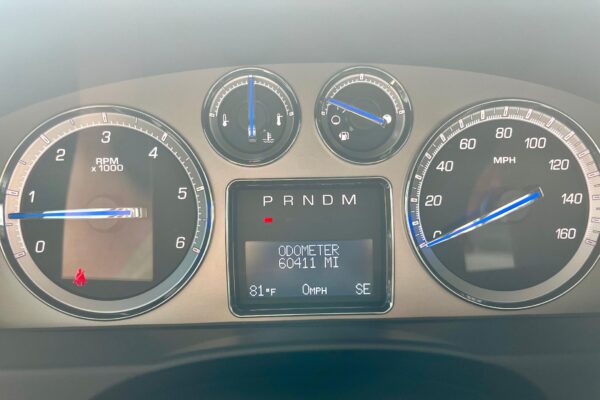 2010 Cadillac Escalade - Image 6