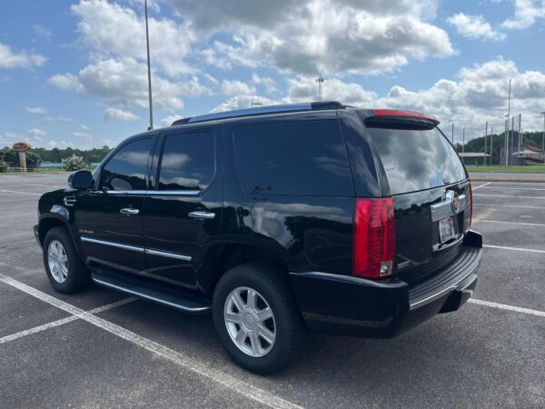 2010 Cadillac Escalade - Image 10