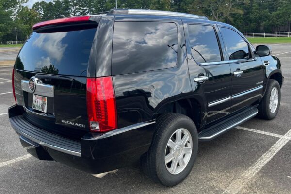 2010 Cadillac Escalade - Image 13