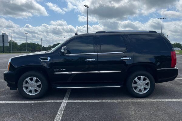 2010 Cadillac Escalade - Image 14
