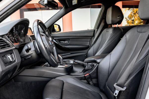 2015 BMW 328i xDrive Sports Wagon - Image 13