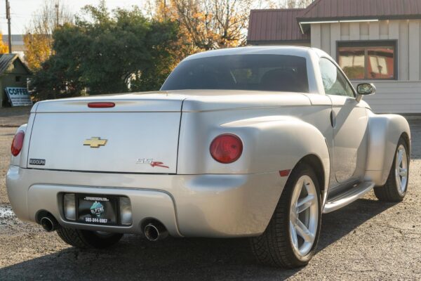 2004 Chevrolet SSR - Image 4