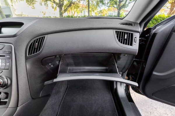 2012 Hyundai Genesis Coupe 3.8 R-Spec - Image 25