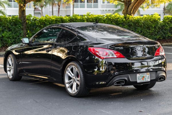 2012 Hyundai Genesis Coupe 3.8 R-Spec - Image 4