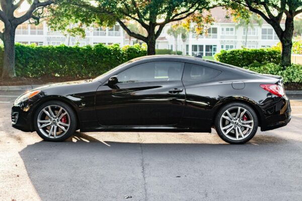 2012 Hyundai Genesis Coupe 3.8 R-Spec - Image 6
