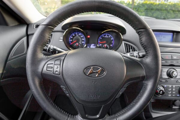 2012 Hyundai Genesis Coupe 3.8 R-Spec - Image 23
