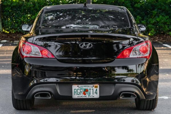 2012 Hyundai Genesis Coupe 3.8 R-Spec - Image 5