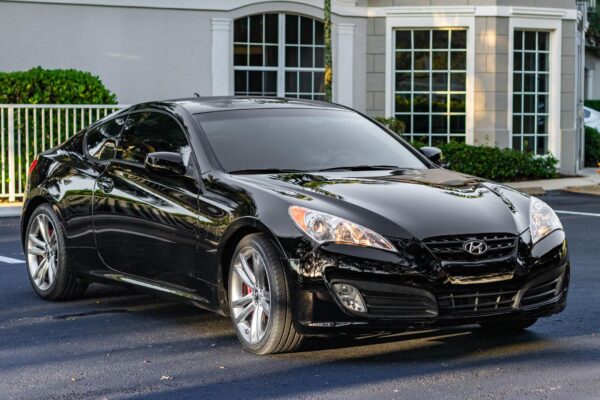 2012 Hyundai Genesis Coupe 3.8 R-Spec - Image 8