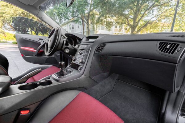 2012 Hyundai Genesis Coupe 3.8 R-Spec - Image 26