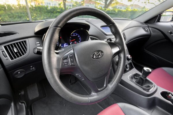 2012 Hyundai Genesis Coupe 3.8 R-Spec - Image 11