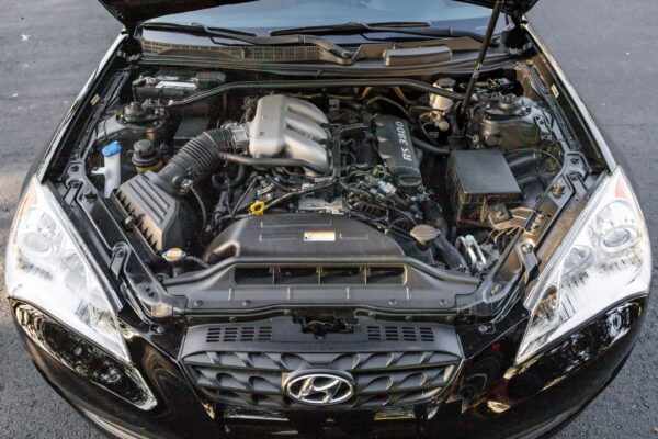 2012 Hyundai Genesis Coupe 3.8 R-Spec - Image 32