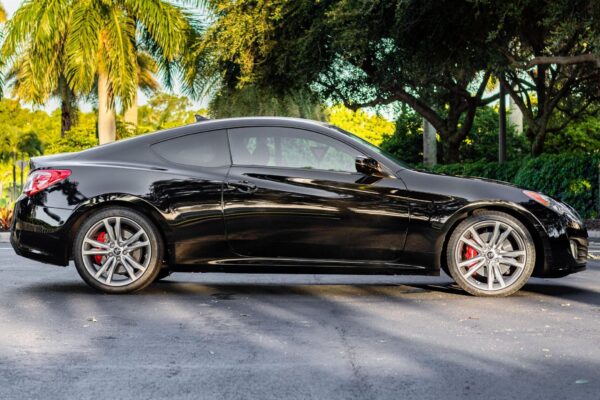 2012 Hyundai Genesis Coupe 3.8 R-Spec - Image 3