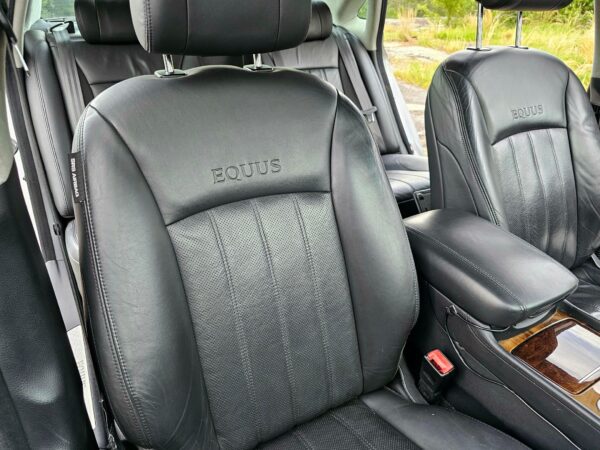 2011 Hyundai Equus Signature - Image 13