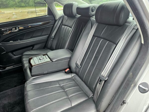 2011 Hyundai Equus Signature - Image 15