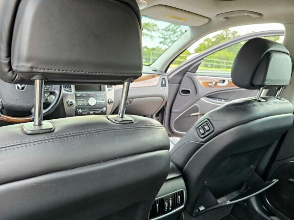 2011 Hyundai Equus Signature - Image 14