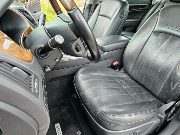 2011 Hyundai Equus Signature - Image 10