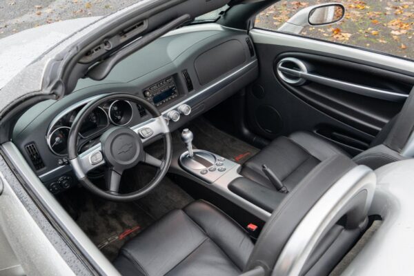 2004 Chevrolet SSR - Image 7