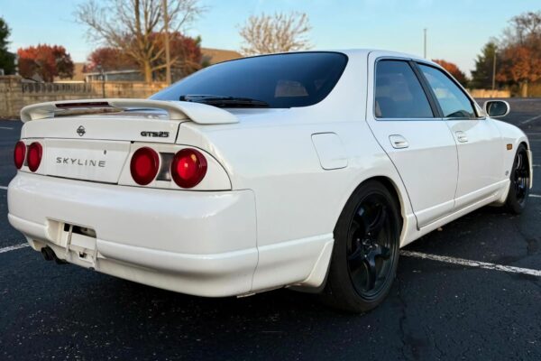 1996 Nissan Skyline GTS-25 Sedan - Image 4