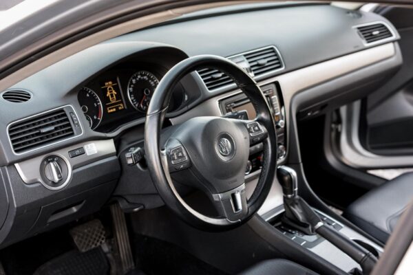 2015 Volkswagen Passat TDI SE - Image 6