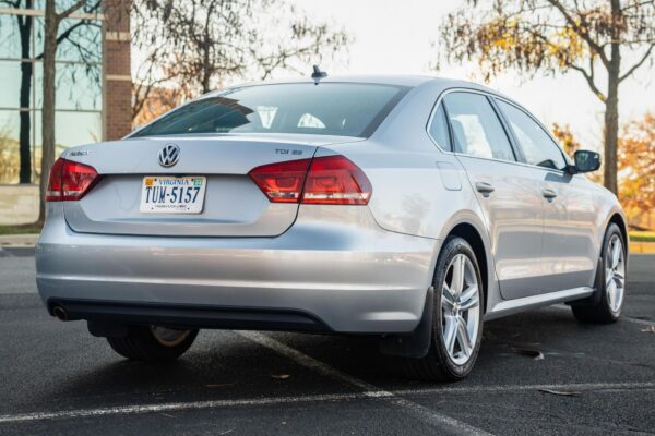 2015 Volkswagen Passat TDI SE - Image 9
