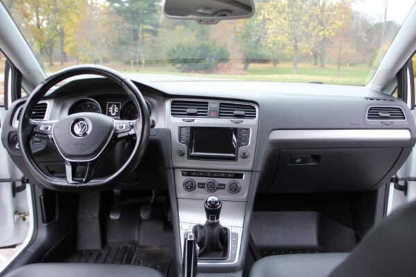 2015 Volkswagen Golf SportWagen SE - Image 9
