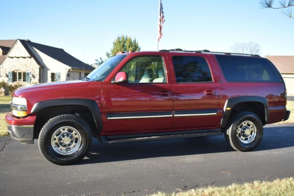 2004 Chevrolet Suburban 2500 LT 4x4 - Image 7